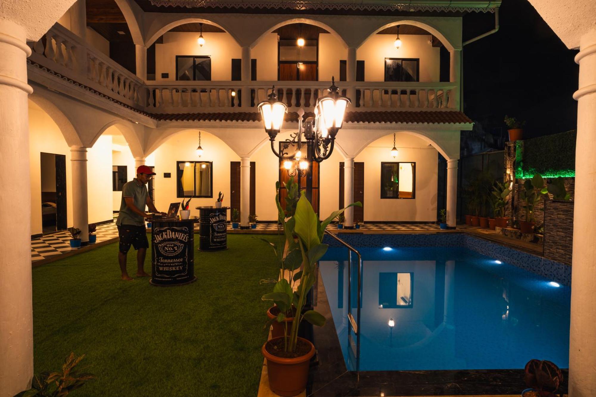 Sapphire Mansion Hotel Alibag Exterior photo